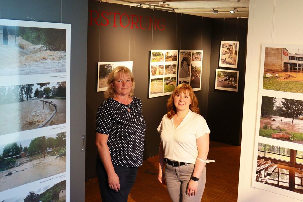 Museumsleiterin Dr. Heike Lützenkirchen (l.) und Sabine Dünnwald, Leiterin des Stadtarchivs, stellten die Ausstellung der Öffentlichkeit vor.