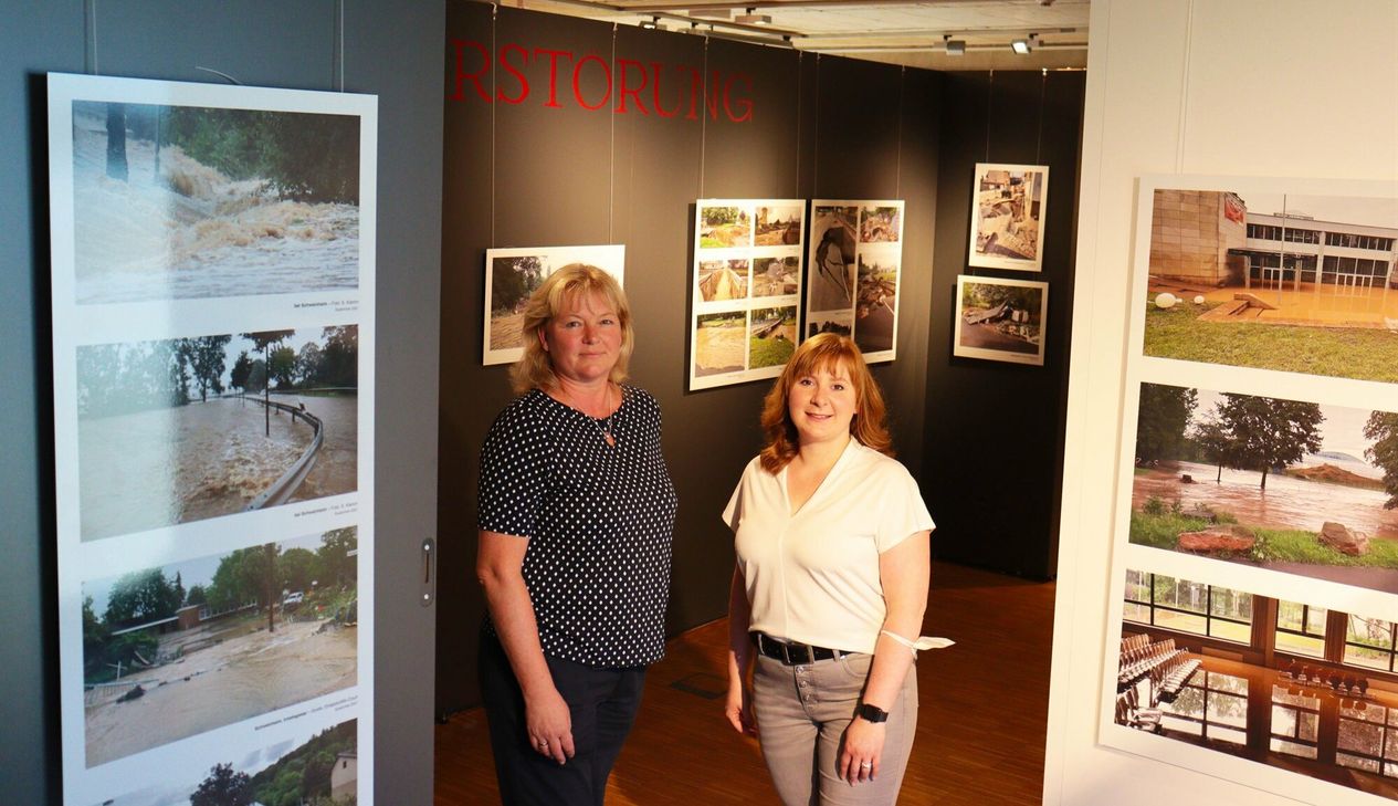 Museumsleiterin Dr. Heike Lützenkirchen (l.) und Sabine Dünnwald, Leiterin des Stadtarchivs, stellten die Ausstellung der Öffentlichkeit vor.