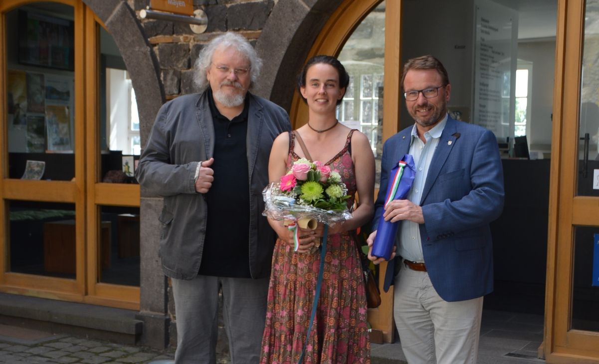 Von links: Museumsdirektor Dr. Bernd Oesterwind, Viktoria Baur  und Oberbürgermeister Wolfgang Treis.
