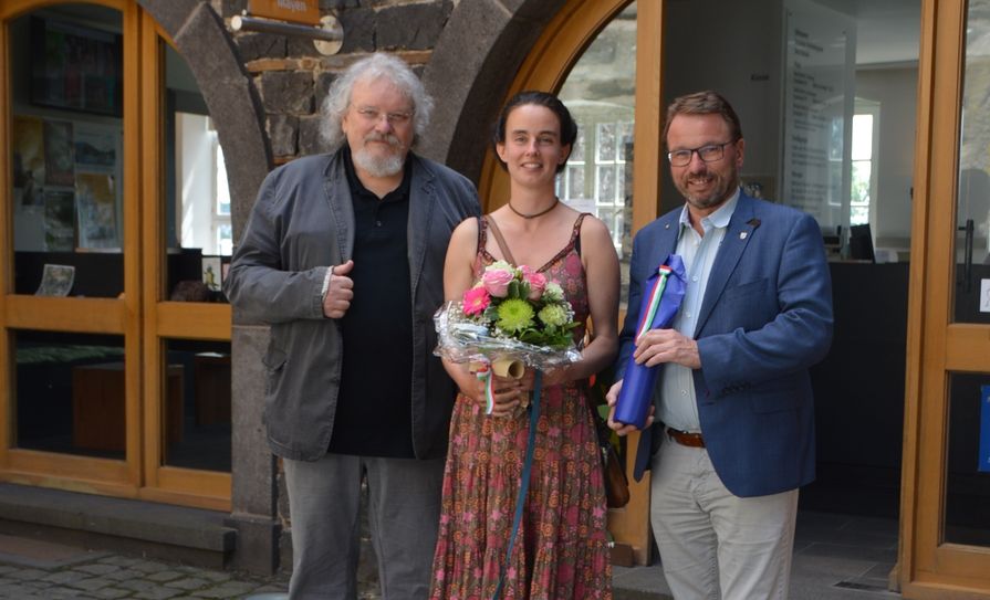 Von links: Museumsdirektor Dr. Bernd Oesterwind, Viktoria Baur  und Oberbürgermeister Wolfgang Treis.