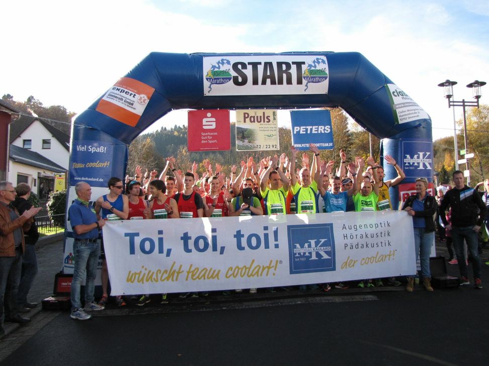 Auftakt zum 16,5-km-Lauf mit einem riesigen Starterfeld.