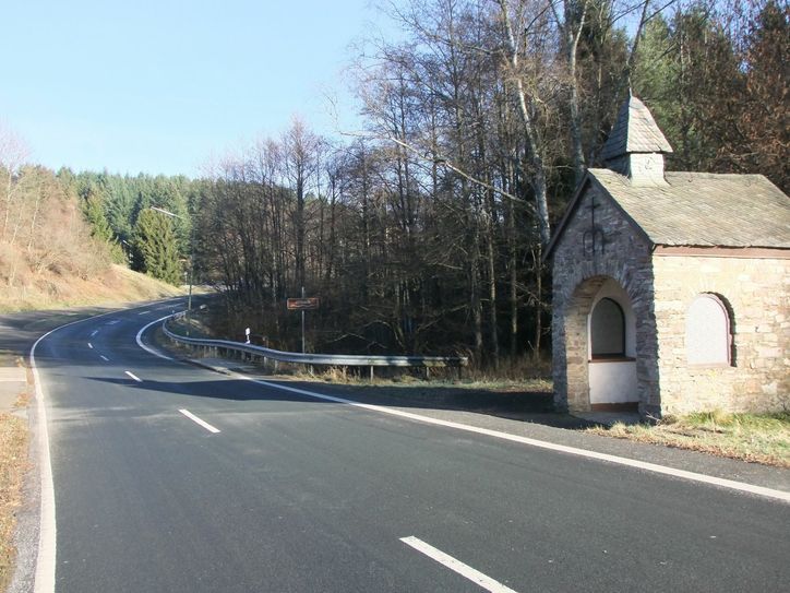 Um die Säubrücke nahe der Kapelle im Königsbachtal zwischen Züsch und Neuhütten ranken sich viele Mythen. Foto: Fischer