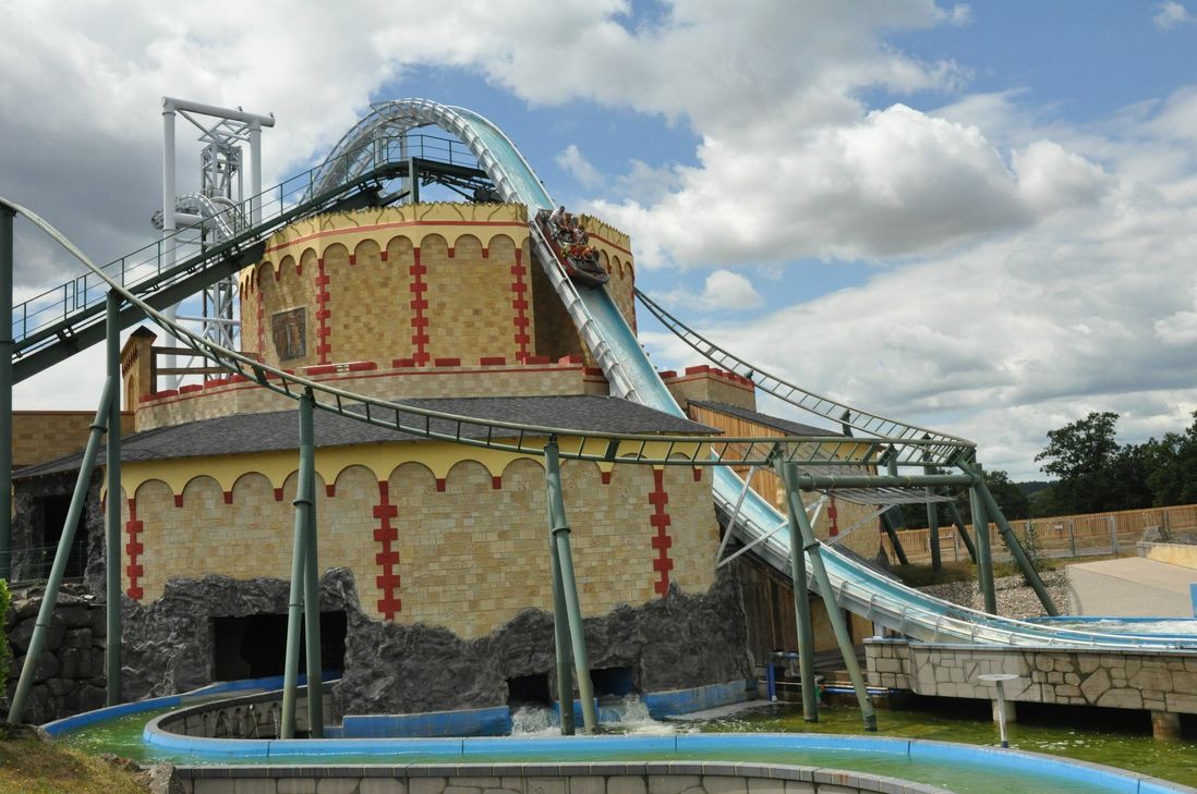Drei auf einen Streich: "Kunibert's Abenteuer", die Achterbahn und die Wildwasserbahn sind absolute Höhepunkte im Park.