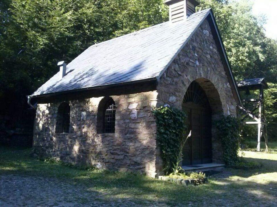 Noch heute ist die kleine Kapelle ganz in der Nähe von Schillingen (Verbandsgemeinde Kell am See) eine beliebte Stätte zur inneren Einkehr. Fotos: Fischer