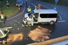 Bei dem Crash mit drei beteiligten Fahrzeugen wurden insgesamt fünf Personen leicht verletzt.