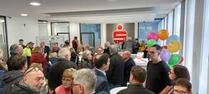 Viel los bei der Eröffnung der Kreissparkasse.