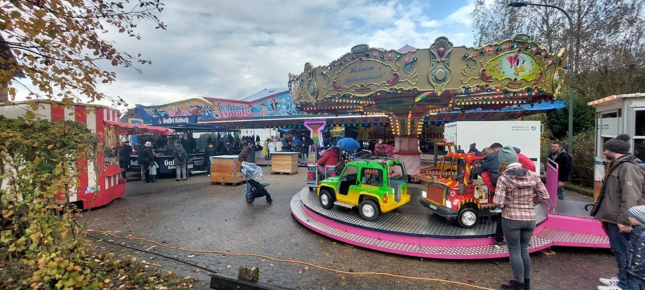 Buntes Kirmestreiben beim Jünkerather Kürbismarkt.