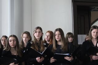 Schülerinnen des Schulchors.