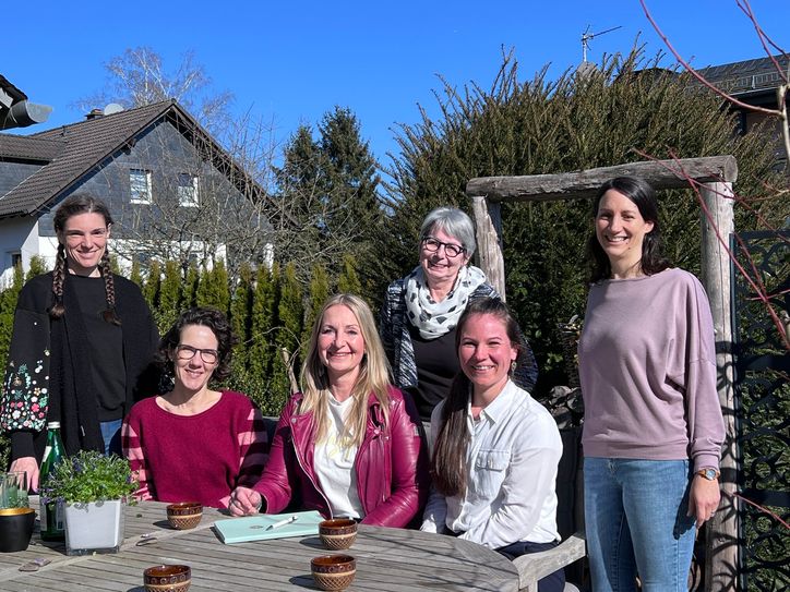 Freuen sich auf die Festivalpremiere (v.l.). Judith Marien, Carina Guntermann, Alexandra Heck, Angelika Stoffel, Jenny Weber und Daniela Conrad.