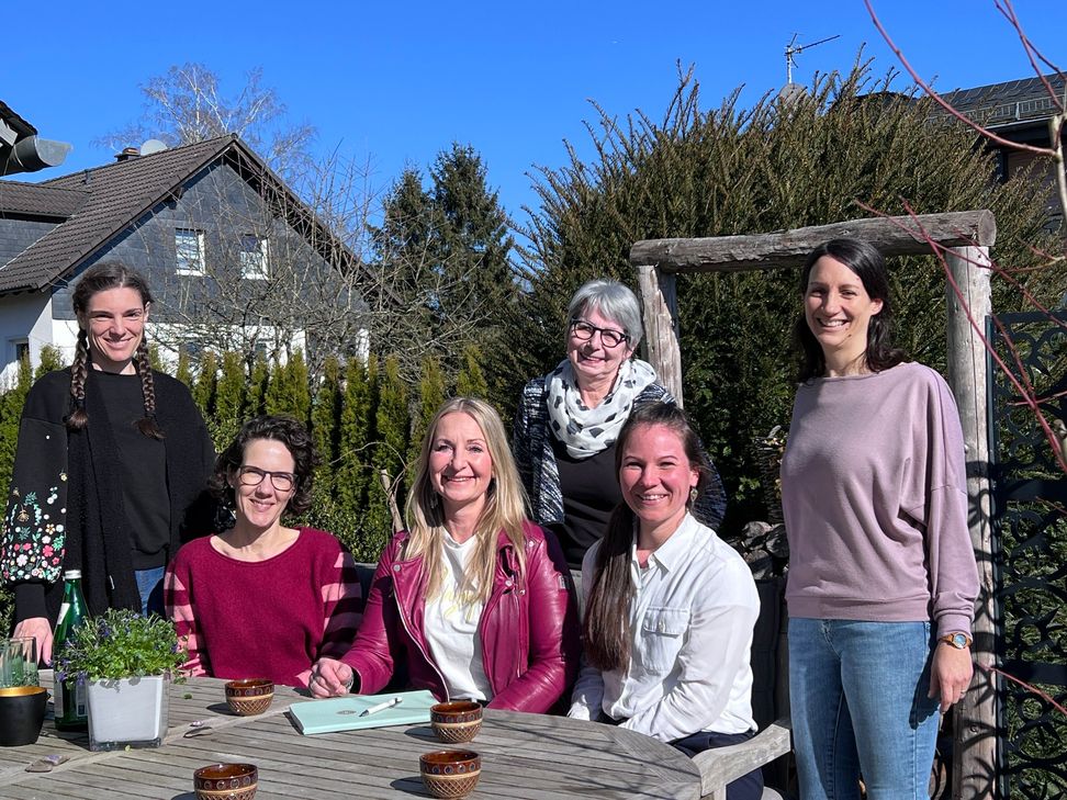 Freuen sich auf die Festivalpremiere (v.l.). Judith Marien, Carina Guntermann, Alexandra Heck, Angelika Stoffel, Jenny Weber und Daniela Conrad.