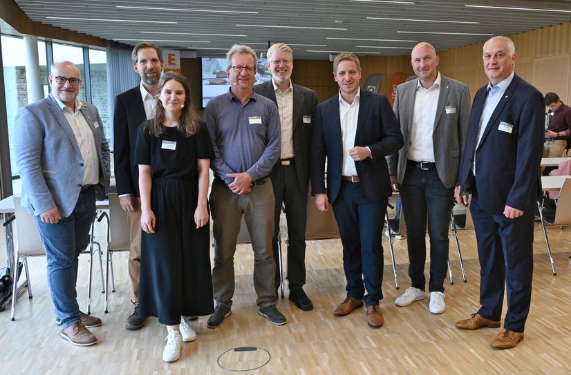 Freuten sich über die große Resonanz aus den Kreisen der Eifel: Stephan Kohler (Eifel Tourismus GmbH), die Referenten Dr. Marcus Andreas, Dr. Johanna Kranz, Dr. Götz Braun, Moderator Dr. Sebastian Elbe, Landrat Markus Ramers, Landrat Andreas Kruppert, Klaus Schäfer, Geschäftsführer Eifel Tourismus GmbH (v.l.).