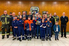 Die symbolischen Spendenübergabe mit Vertretern der Jugendfeuerwehren der Verbandsgemeinde Kirchberg sowie den Vertretern der Musikvereine fand im Rathaus statt.