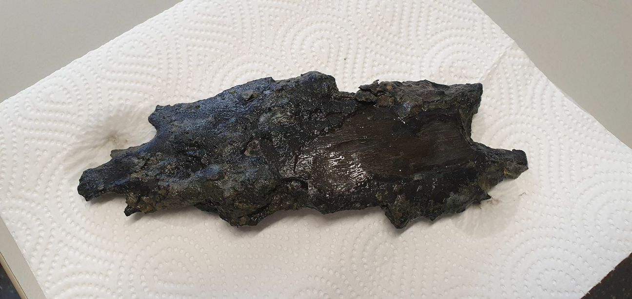 Bei routinemäßiger Überprüfung wurde dieser Granatsplitter in einer Tiefe von 3,50m gefunden. Foto: Stadt Zülpich