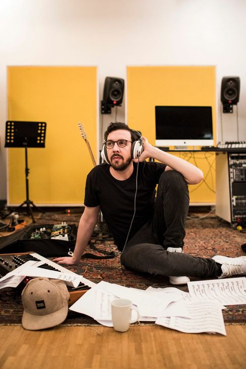 Im Tonstudio arbeitet Nico Gomez derzeit an seinem neuen Album. Foto: Fabian Stürtz