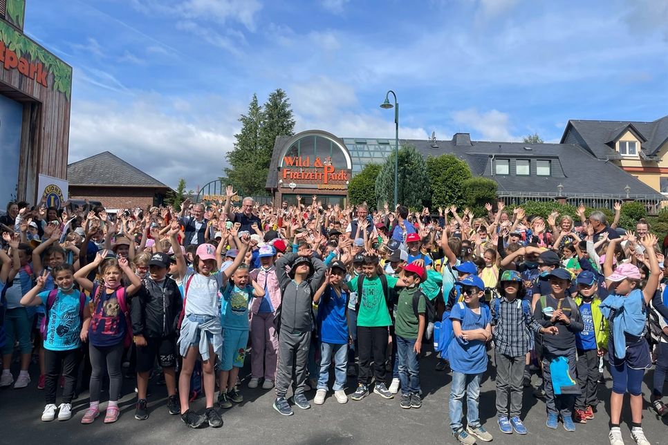 400 Schülerinnen und Schüler der Grundschule Sinzig waren vergangene Woche auf Einladung des Lions-Club im "Klotti-Park"