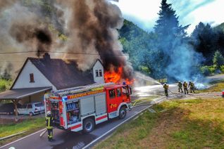 Glück im Unglück hatten der Bewohner und seine Katze. Foto/Video: Sebastian Schmitt