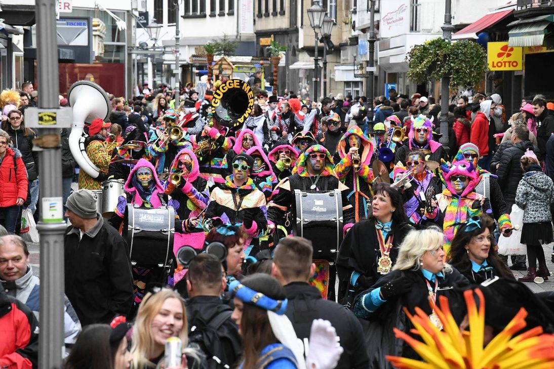Die Möhnen und die Guggemusik: das passte zusammen.