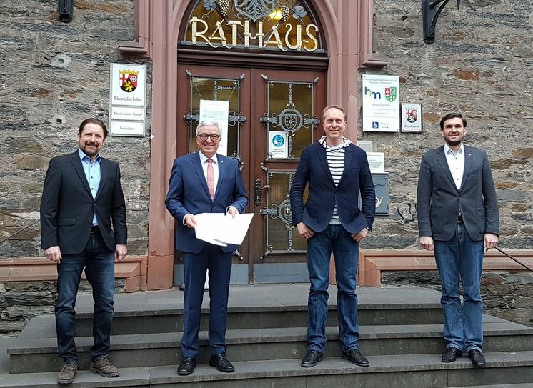 V.l.: Peter Unkel, Roger Lewentz, Falko Hönisch und Marius Stiehl bei der Übergabe der Förderbescheide.