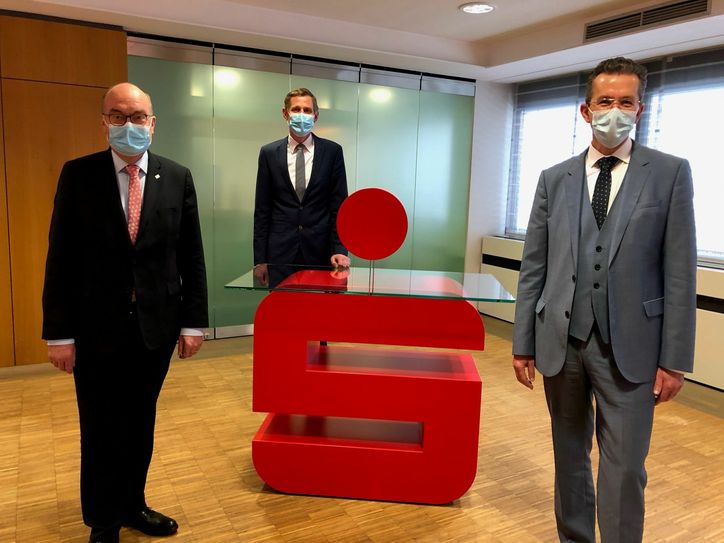 v.l. Ingolf Bermes, Rainer Nickels, Landrat Joachim Streit. Foto: Sarah Stieren