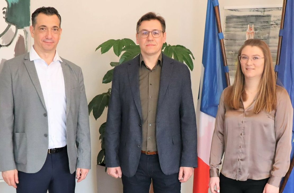 OB Emanuel Letz und die kommissarische Leiterin Julia Besler begrüßten den neuen Bauamtsleiter Eduard Schuckmann im Stadthaus.