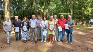 V.l.: Karl-Josef Stein (20), Elvira Thome (20), Edmund Schommers (30), 2. Vorsitzende Heike Vickus, Erika Hammes (40), Marita Peifer (20), Irmgard MacNelly (20), Hans Werner Ziegler (10) und Günther Adams (20).