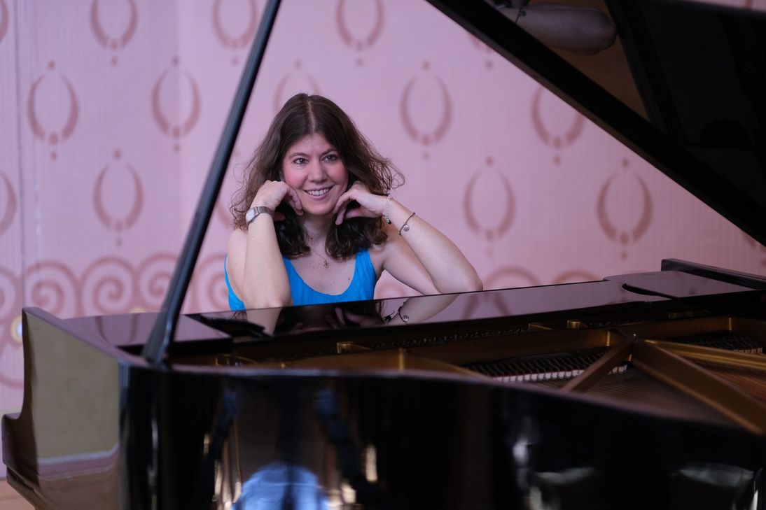 Sylvie Kremer spielt Solo- und Kammermusikabende in der Region Trier und Koblenz, u.a. an den Spielorten wie den ehemaligen Synagogen Schweich und Ahrweiler, dem Barocksaal des Klosters Karthaus in Konz, im Kultur- und Kurgastzentrum Bernkastel-Kues und im Bischöflichen Diözesanmuseum Trier.