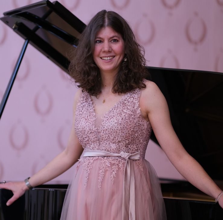 Sylvie Kremer in der Synagoge Wittlich.