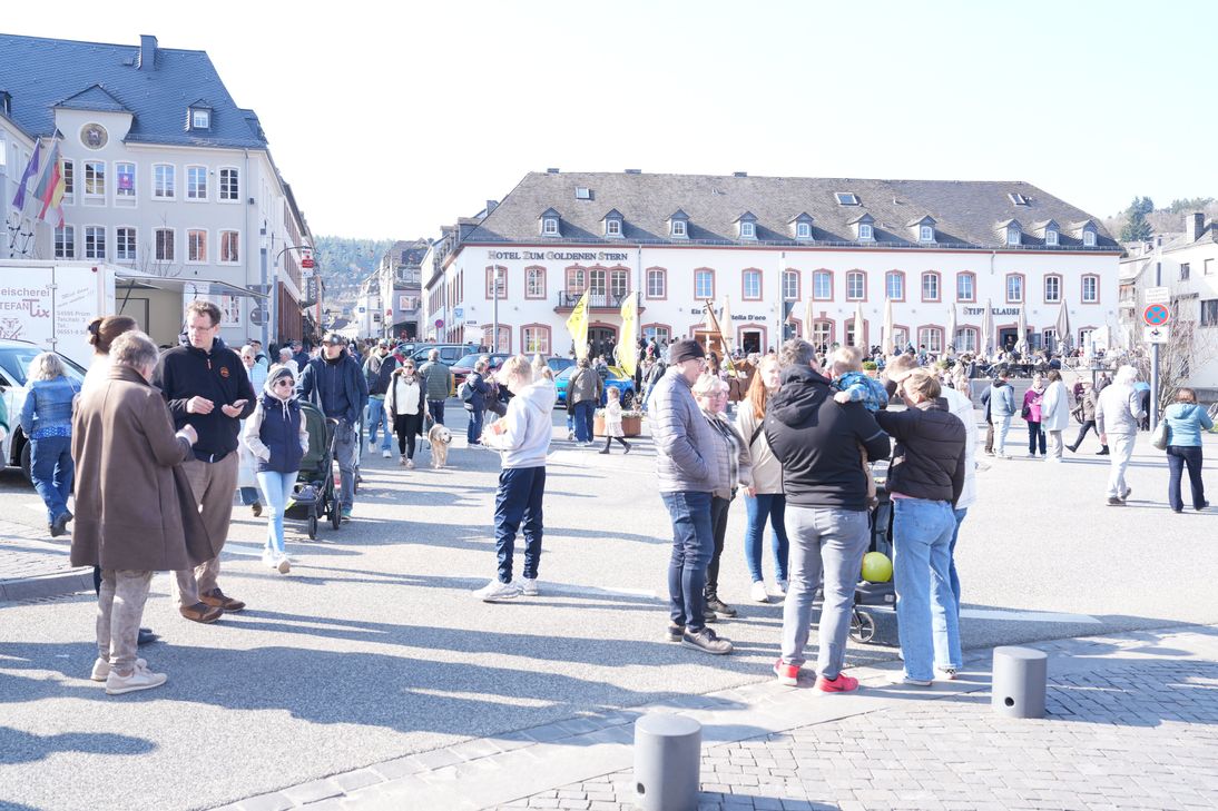 Die Prümer Salvator Kirmes hält in diesem Jahr vom 7. bis 10. August einige Neuerungen bereit, darunter ein verkaufsoffener Sonntag am 9. August und eine Live-Versteigerung.