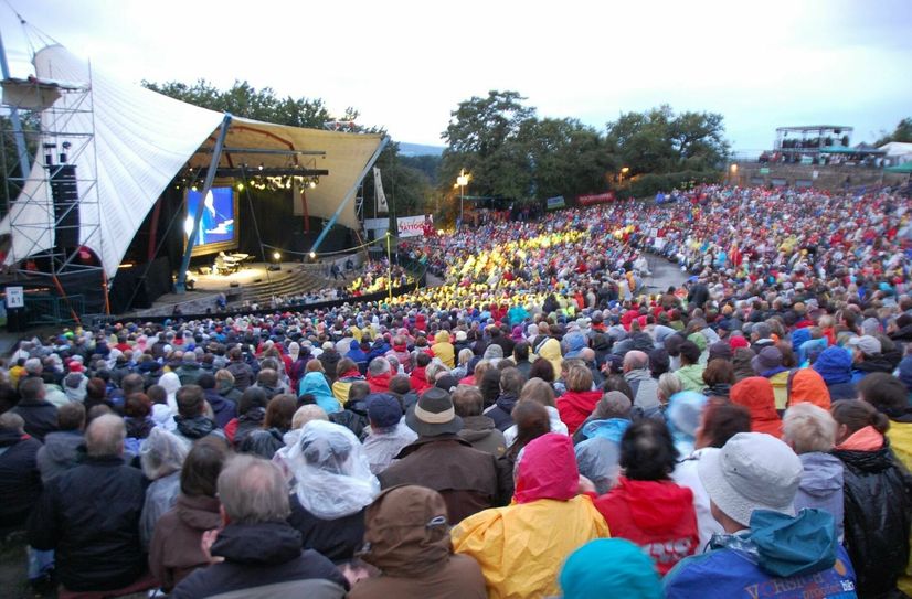 Es sind weitere Verfahren zwischen den Parteien anhängig, so dass der Gesamtstreit durch das Urteil des 5. Zivilsenats des Oberlandesgerichts Koblenz noch kein Ende gefunden hat.