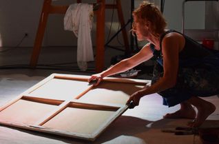 Die niederländische Künstlerin Catharina de Rijke präsentiert neben Peter Mönnig und Ulrike Rosenbach ihre Werke in der Ausstellung "Dada - Die Kunst des Absurden" im K10 in Reil aus.