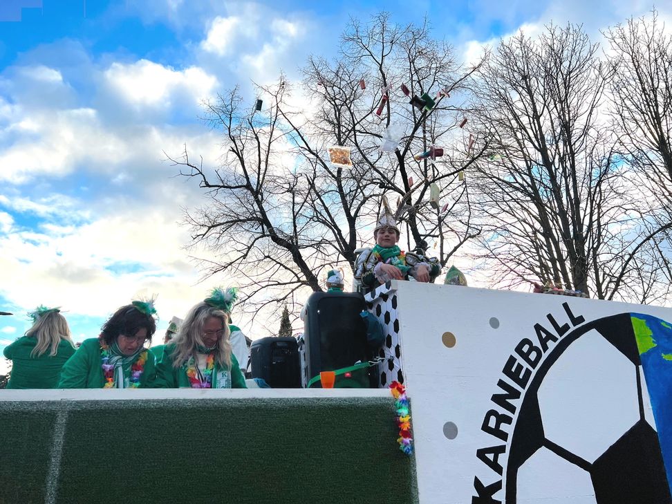 Kinderprinz Mattheo ließ es Kamelle regnen.