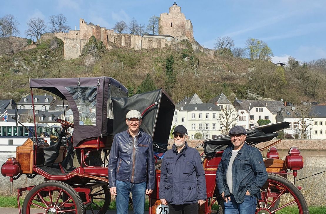 Stefan Seer, Walter Girndt, Markus Kautenburger (v.l.n.r) und Peter Roth (fehlt auf dem Bild) sind die Kutschfahrer und begleiten die Gäste durch Saarburg.