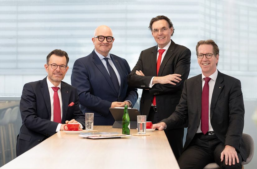 Der Vorstand der Sparkasse Aachen (v.l.n.r.): Dr. Christian Burmester (stellvertretender Vorstandsvorsitzender), Holger Schmitz (stellvertretendes Vorstandsmitglied), Norbert Laufs (Vorstandsvorsitzender) und Thomas Salz (Vorstandsmitglied).