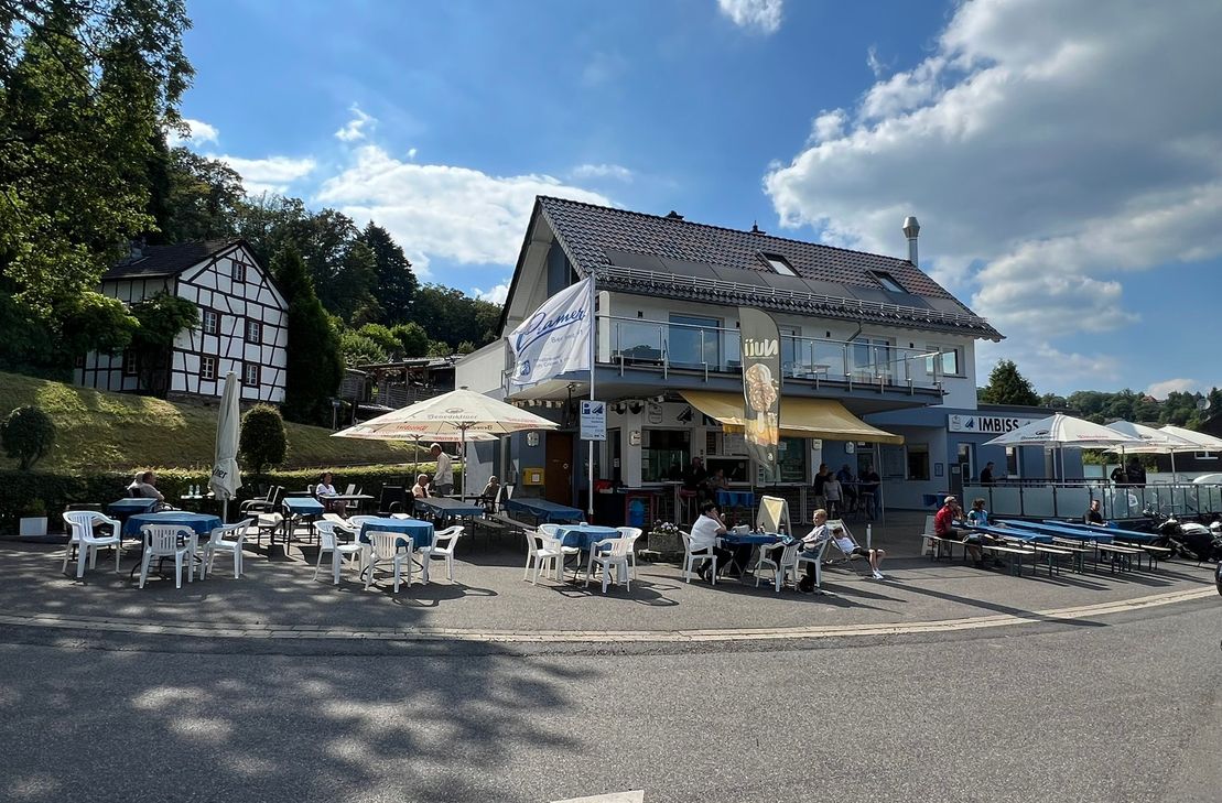 Seppi´s Eck können die Einschränkungen durch den Bau am Rurseeufer nichts anhaben. Dort wurde kürzlich eine neue Terrasse eröffnet.