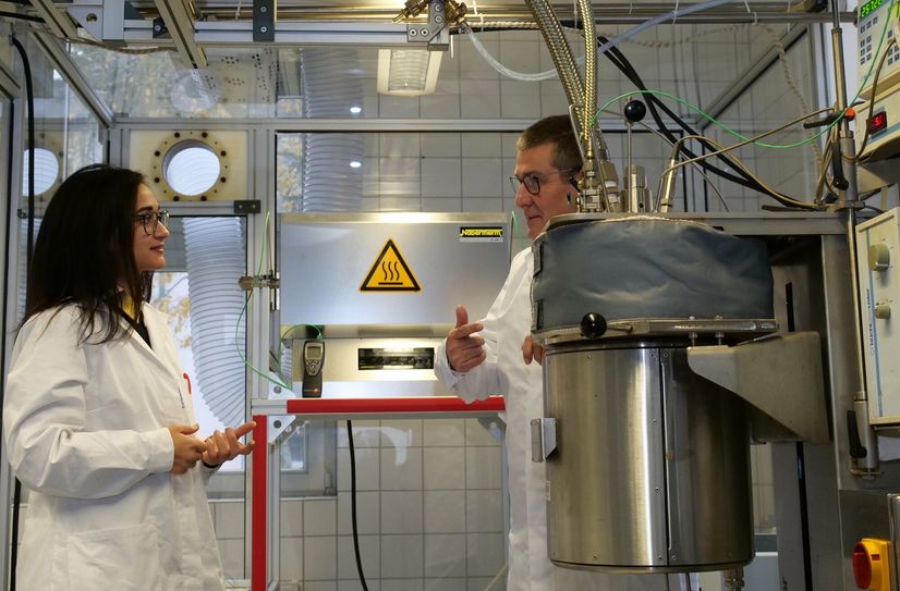 Das neue Verfahren kann Mischungen aus verschiedenen Kunststoffabfällen, verschmutzte Kunststoffe und sogar gesammeltes Meeresplastik behandeln.