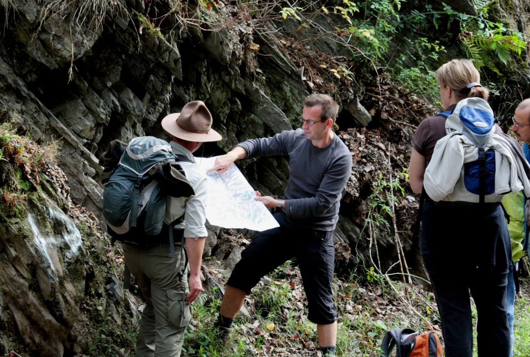 Wie hat sich die Landschaft im heutigen Nationalpark Eifel entwickelt? Ein Experte vom Geologischen Dienst NRW informiert zusammen mit einem Nationalpark-Ranger am Tag des Geotops über Erd- und Landschaftsgeschichte.
