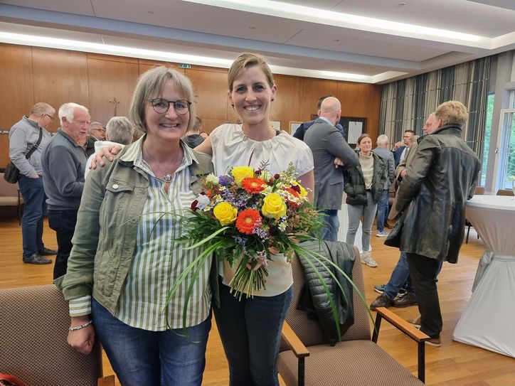 Silvia Mertens (links) freut sich riesig, dass Dr. Carmen Krämer ihre Nachfolge als Bürgermeisterin im Monschauer Rathaus antreten wird