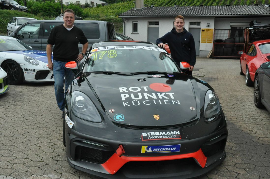 Dirk Stegmann freut sich über die motorsportlichen Schritte seines Sohnes Lorenz.