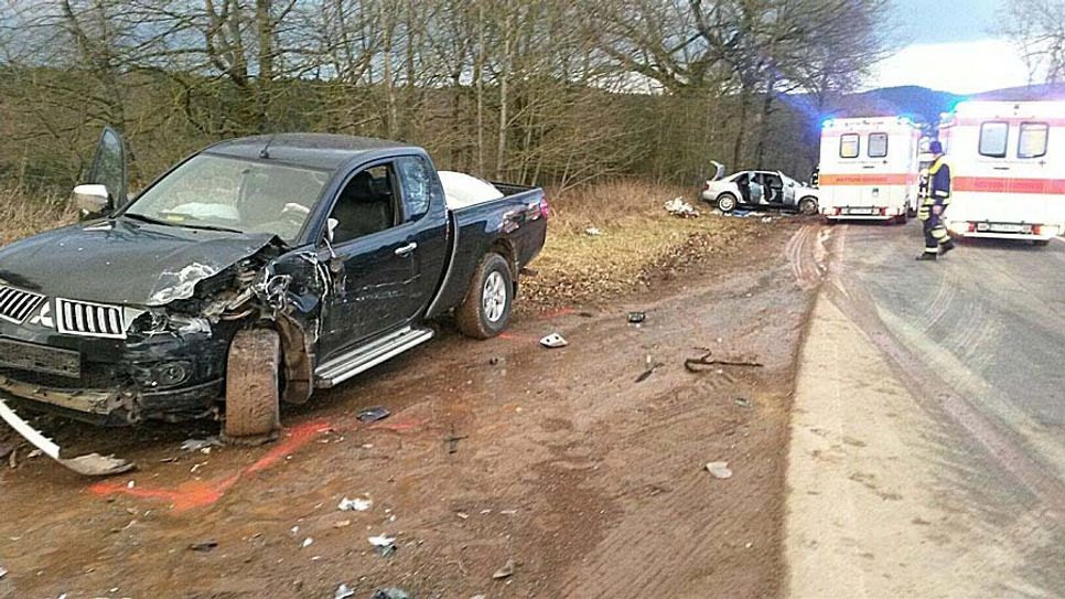 Ein Audifahrer fuhr bei Watzerath in einen geparkten Geländewagen. Dabei wurden sechs Personen verletzt, zwei von ihnen schwer. Foto: Siko