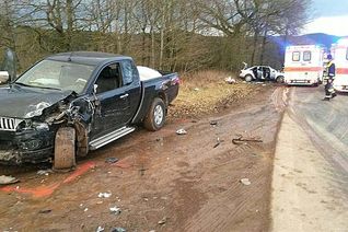 Ein Audifahrer fuhr bei Watzerath in einen geparkten Geländewagen. Dabei wurden sechs Personen verletzt, zwei von ihnen schwer. Foto: Siko