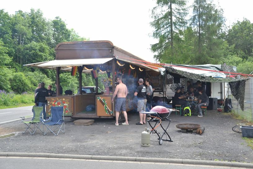 Jupp ist Anlaufstelle für Freunde und Passanten.