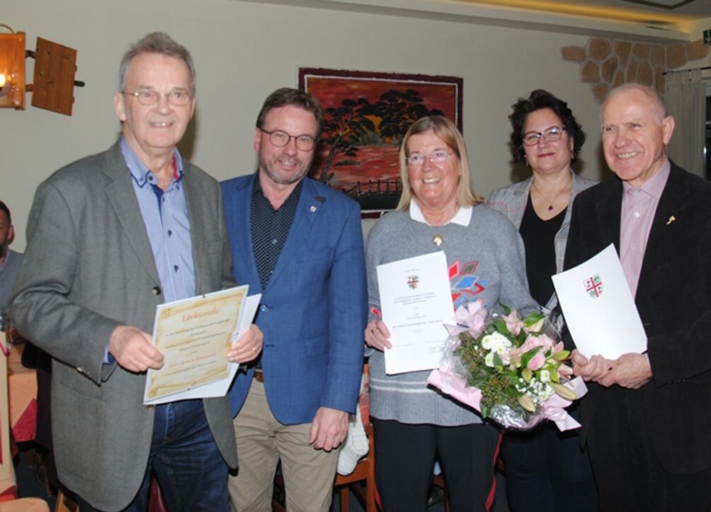 Von links: Armin Klappach, Oberbürgermeister Wolfgang Treis, Jutta Grabkowsky, Bettina Cornely und Helmut Elschner.