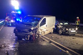 Den Rettungskräften bot sich beim  Eintreffen am Unfallort ein Feld der Verwüstung an.