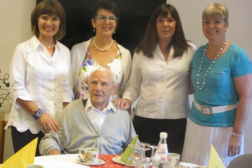 Josef Eilens feierte seinen 100. Geburtstag in bester Gesellschaft. Foto: FF