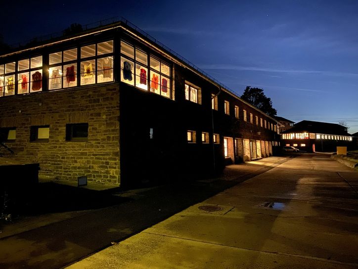 Bei einer atmosphärischen „Nacht im Rotkreuz-Museum“ kann, wer immer Lust und Zeit hat, die diesjährige Museumssaison in Humanitarium und „Haus Nordrhein“ in Vogelsang am Freitag, 8. Mai, von 18 bis 23 Uhr miteröffnen. Foto: Simon Jägersküpper/DRK/pp/Agentur ProfiPress