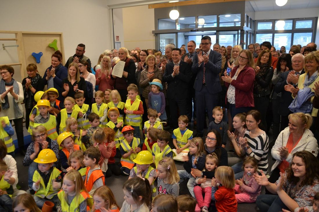 Bunt und fröhlich war es nicht nur bei der Einsegnung, so soll es immer sein in der neuen Kindertagesstätte am Feuerbach in Konzen. Foto: T. Förster