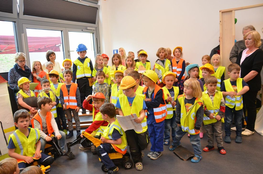 Bunt und fröhlich war es nicht nur bei der Einsegnung, so soll es immer sein in der neuen Kindertagesstätte am Feuerbach in Konzen. Foto: T. Förster