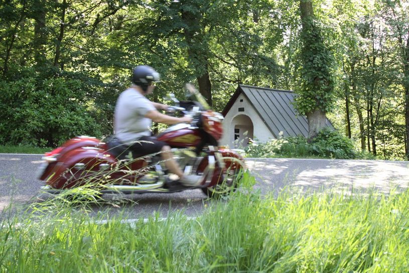 Vorbei am Kapellchen »Decke Tönnes« bei Bad Münstereifel. Foto: W. Breuer