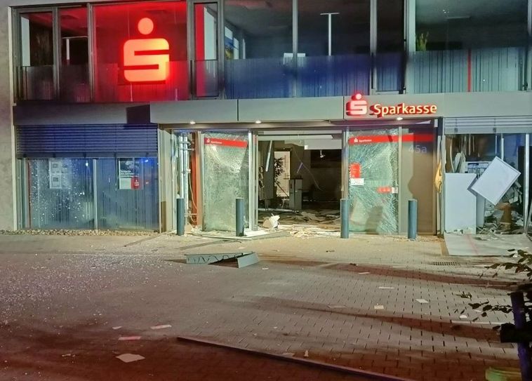 Ein erfolgreiches Geschäftsjahr der Sparkasse Aachen wurde durch die Serie an brutalen Geldautomaten-Sprengungen wie hier in Roetgen getrübt. Foto: Archiv