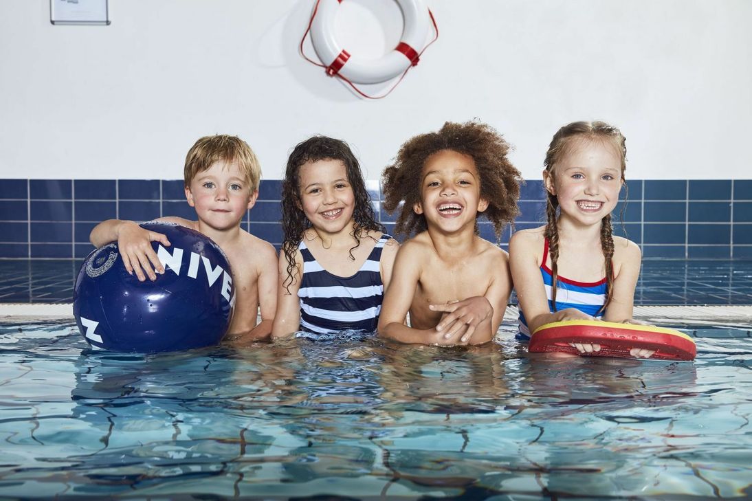 Alle Kinder sollen die Möglichkeit erhalten, das Seepferdchen zu machen - also Schwimmen zu lernen.